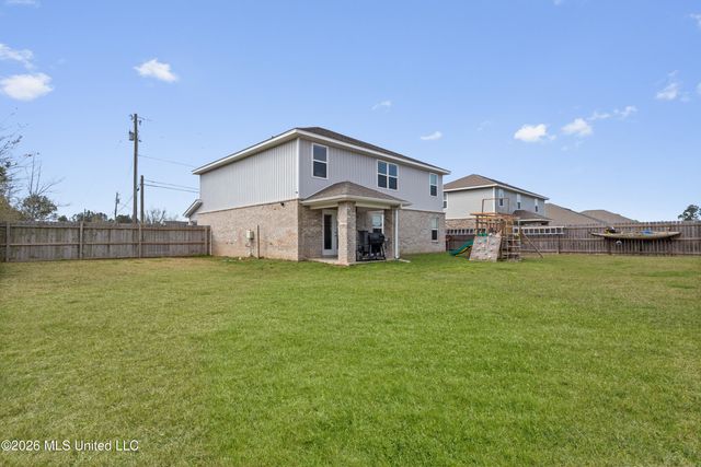 8588 Palmetto Drive, Ocean Springs, MS 39564