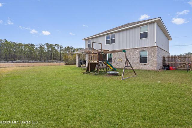 8588 Palmetto Drive, Ocean Springs, MS 39564