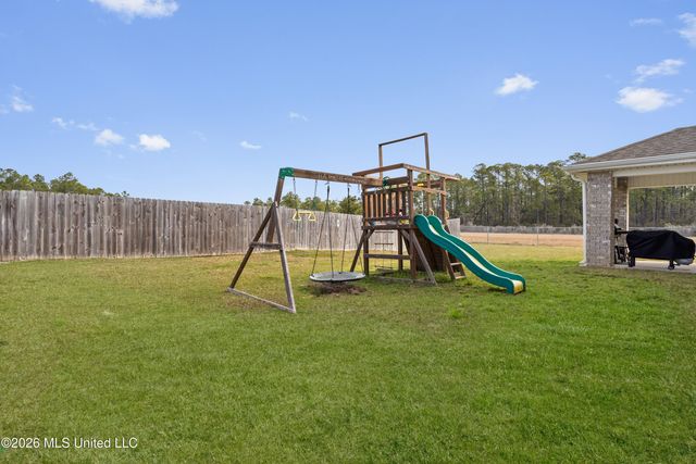 8588 Palmetto Drive, Ocean Springs, MS 39564