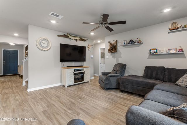 8588 Palmetto Drive, Ocean Springs, MS 39564