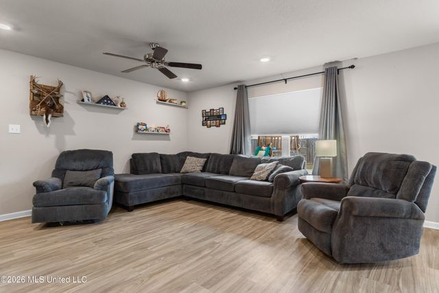 8588 Palmetto Drive, Ocean Springs, MS 39564