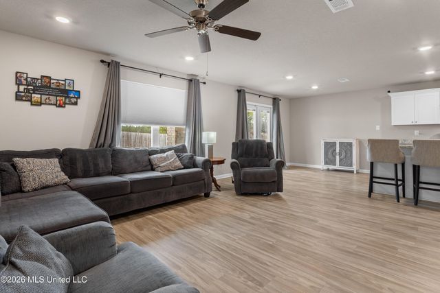 8588 Palmetto Drive, Ocean Springs, MS 39564