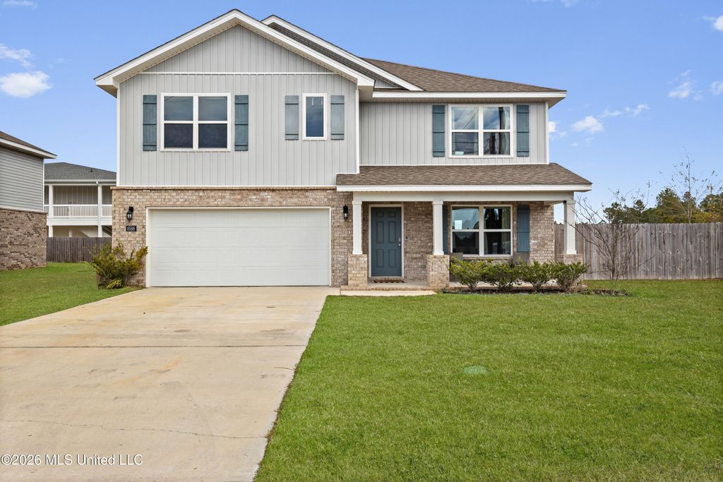 8588 Palmetto Drive, Ocean Springs, MS 39564