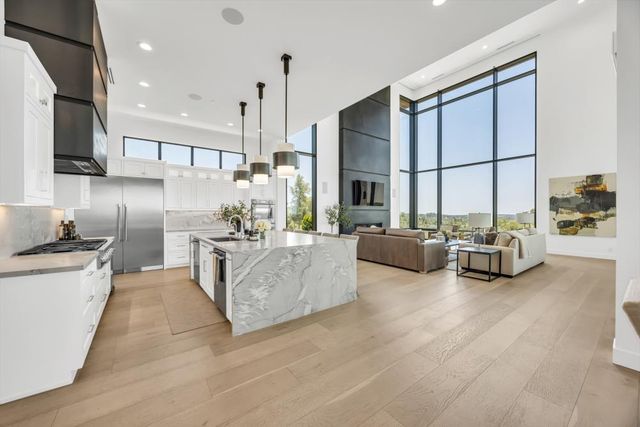 8140 Brookhollow Ct, Loomis, CA 95650