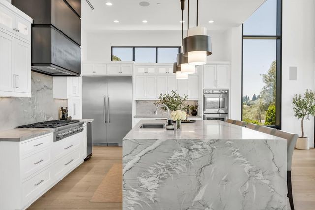 8140 Brookhollow Ct, Loomis, CA 95650