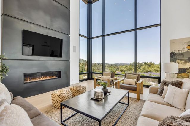 8140 Brookhollow Ct, Loomis, CA 95650