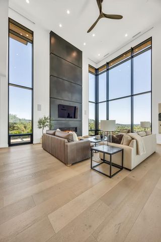 8140 Brookhollow Ct, Loomis, CA 95650