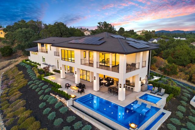 8140 Brookhollow Ct, Loomis, CA 95650