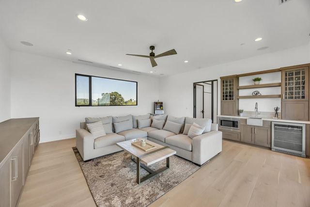 8140 Brookhollow Ct, Loomis, CA 95650