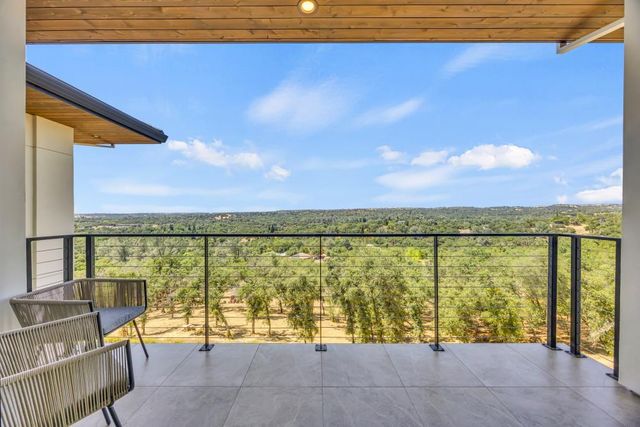 8140 Brookhollow Ct, Loomis, CA 95650