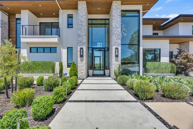 8140 Brookhollow Ct, Loomis, CA 95650