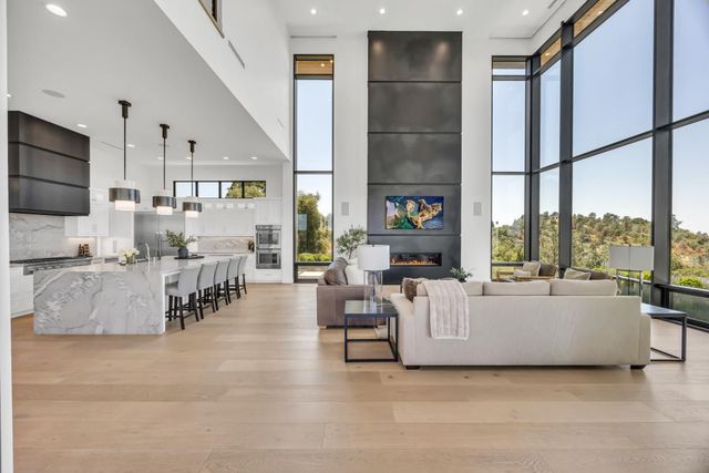 8140 Brookhollow Ct, Loomis, CA 95650