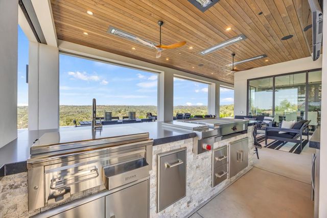 8140 Brookhollow Ct, Loomis, CA 95650