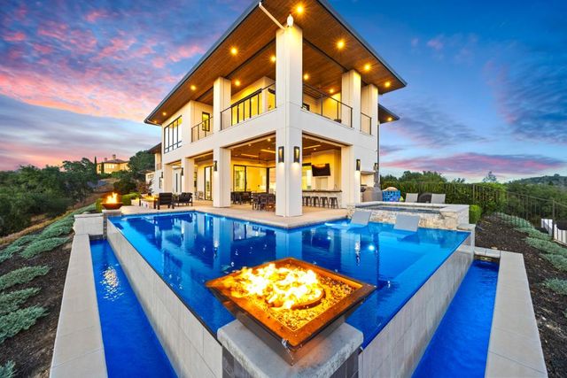 8140 Brookhollow Ct, Loomis, CA 95650