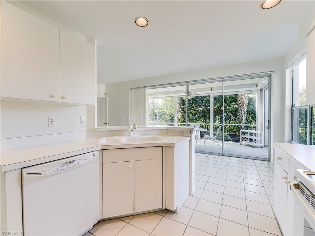 25203 Pelican Creek CIR 102, BONITA SPRINGS, FL 34134 — photo 5
