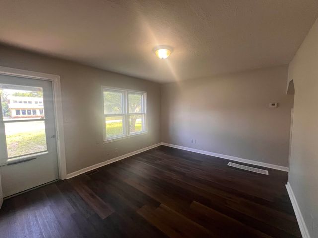 825 W 33rd N., Wichita, KS 67204