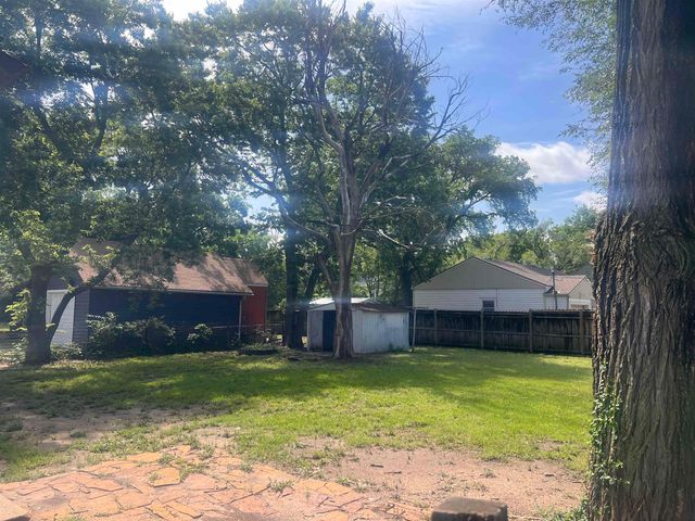 825 W 33rd N., Wichita, KS 67204