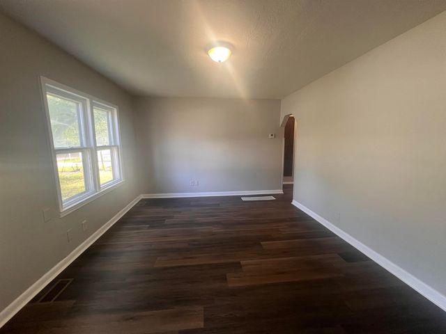 825 W 33rd N., Wichita, KS 67204