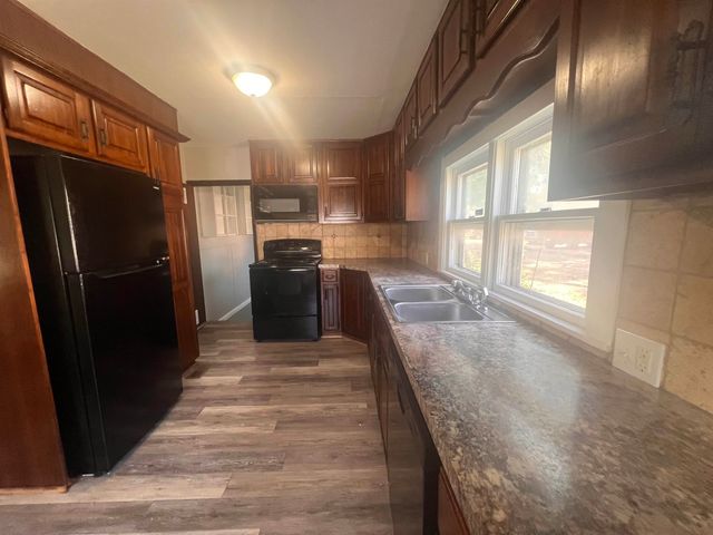 825 W 33rd N., Wichita, KS 67204