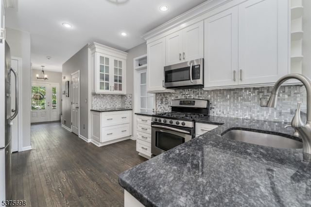 26 Byron Dr, Lopatcong Twp., NJ 08865