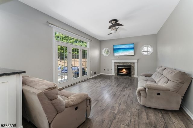 26 Byron Dr, Lopatcong Twp., NJ 08865