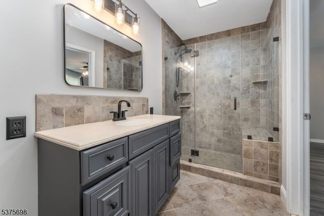 26 Byron Dr, Lopatcong Twp., NJ 08865