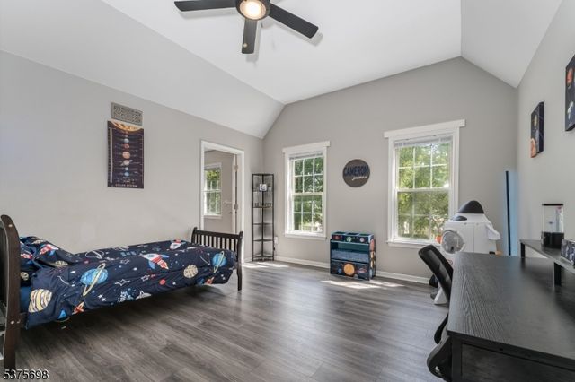 26 Byron Dr, Lopatcong Twp., NJ 08865