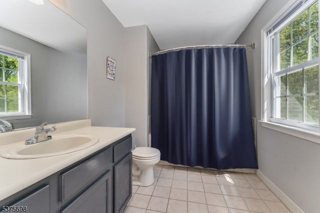 26 Byron Dr, Lopatcong Twp., NJ 08865