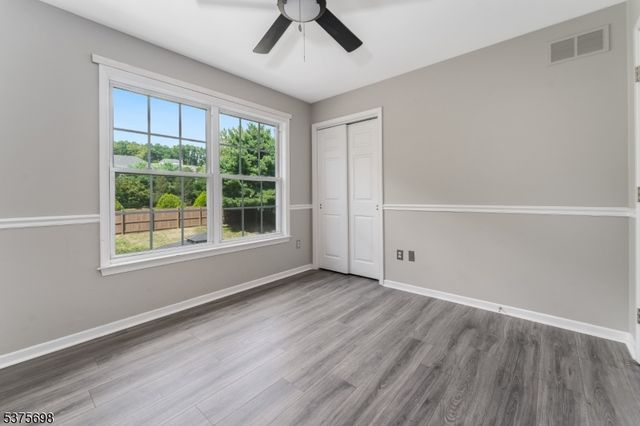 26 Byron Dr, Lopatcong Twp., NJ 08865