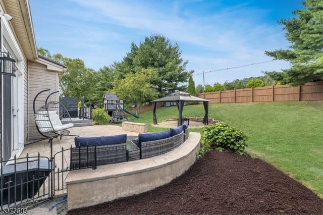26 Byron Dr, Lopatcong Twp., NJ 08865