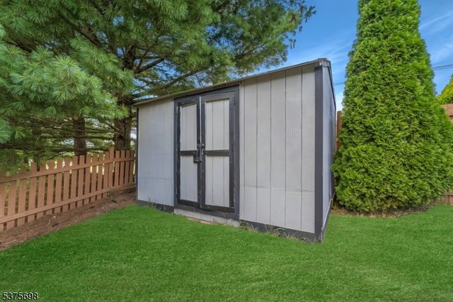 26 Byron Dr, Lopatcong Twp., NJ 08865