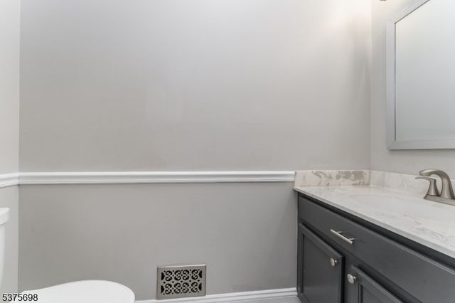 26 Byron Dr, Lopatcong Twp., NJ 08865