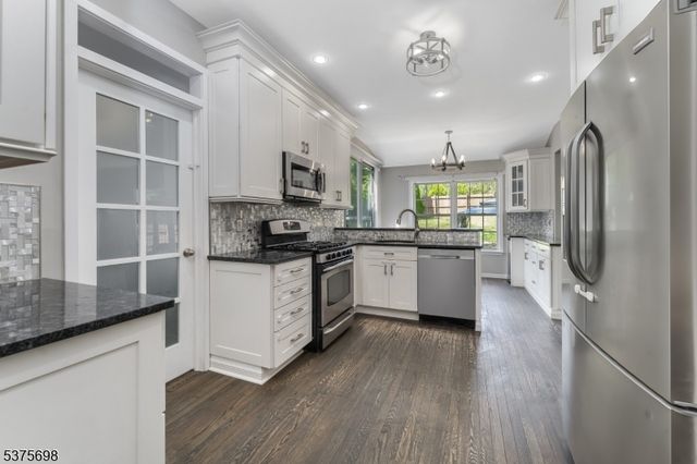 26 Byron Dr, Lopatcong Twp., NJ 08865