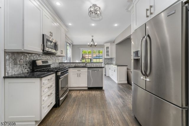26 Byron Dr, Lopatcong Twp., NJ 08865
