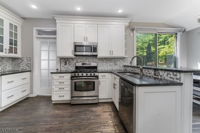 26 Byron Dr, Lopatcong Twp., NJ 08865