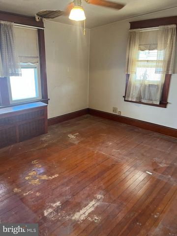 321 S VINE ST, Mount Carmel, PA 17851