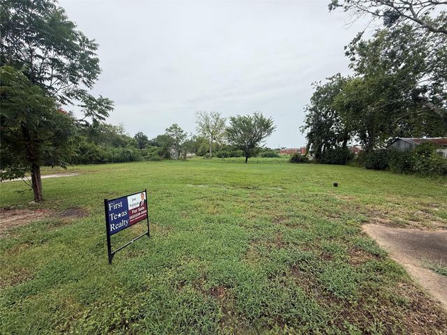 206 N 10th Street, Richmond, TX 77469