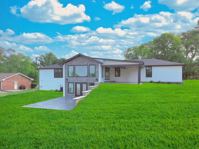 132 Circle Dr, Hendersonville, TN 37075