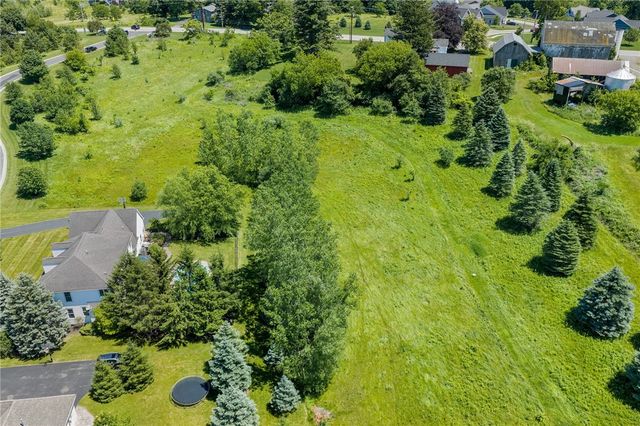 8 Turning Leaf Drive, Pittsford, NY 14534
