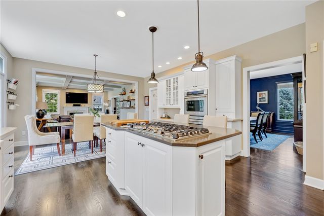 8 Turning Leaf Drive, Pittsford, NY 14534