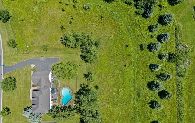 8 Turning Leaf Drive, Pittsford, NY 14534