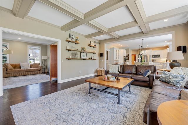 8 Turning Leaf Drive, Pittsford, NY 14534