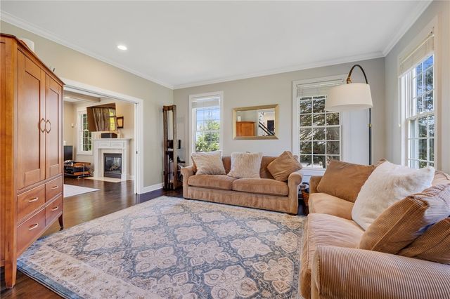 8 Turning Leaf Drive, Pittsford, NY 14534