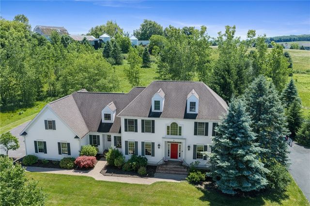 8 Turning Leaf Drive, Pittsford, NY 14534