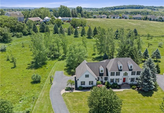 8 Turning Leaf Drive, Pittsford, NY 14534