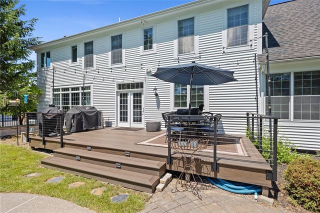 8 Turning Leaf Drive, Pittsford, NY 14534