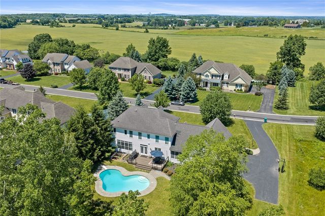 8 Turning Leaf Drive, Pittsford, NY 14534