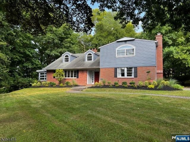 56 Grandview Place, North Caldwell, NJ 07006