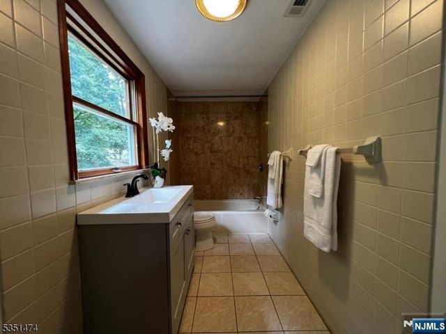 56 Grandview Place, North Caldwell, NJ 07006