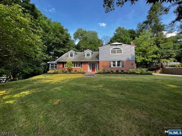 56 Grandview Place, North Caldwell, NJ 07006